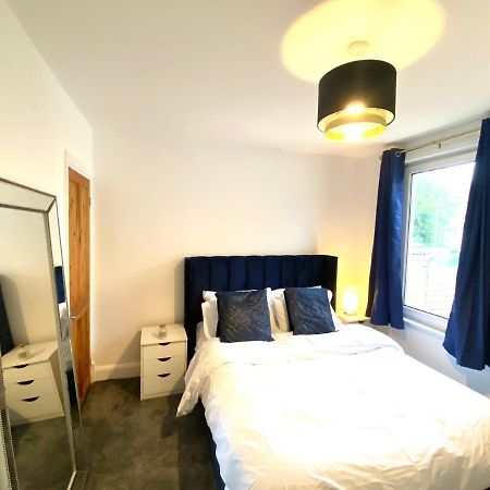 Medway Getaway - 3 Bed Home With Luxury Bathroom チャタム エクステリア 写真