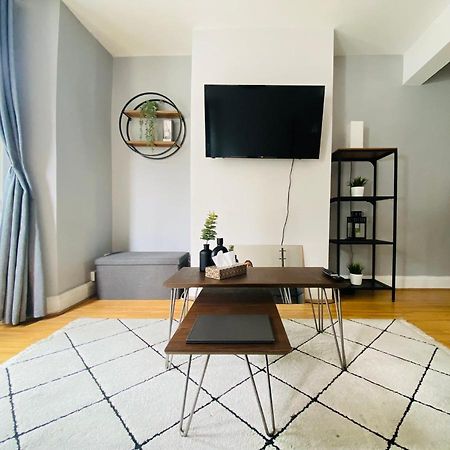 Medway Getaway - 3 Bed Home With Luxury Bathroom チャタム エクステリア 写真