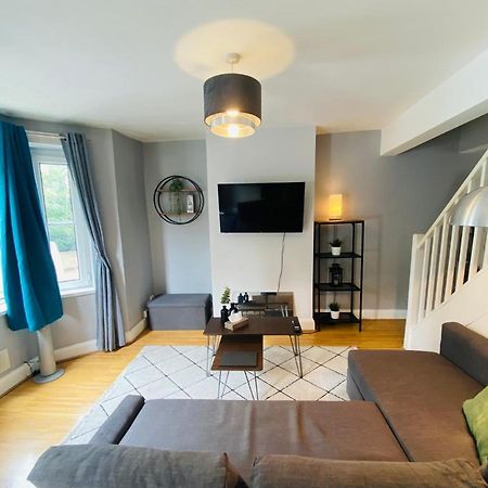 Medway Getaway - 3 Bed Home With Luxury Bathroom チャタム エクステリア 写真