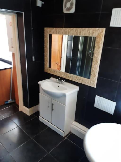 Medway Getaway - 3 Bed Home With Luxury Bathroom チャタム エクステリア 写真