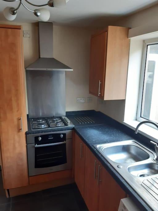 Medway Getaway - 3 Bed Home With Luxury Bathroom チャタム エクステリア 写真