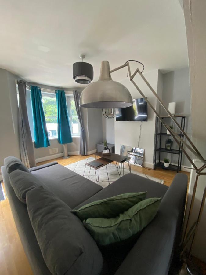 Medway Getaway - 3 Bed Home With Luxury Bathroom チャタム エクステリア 写真