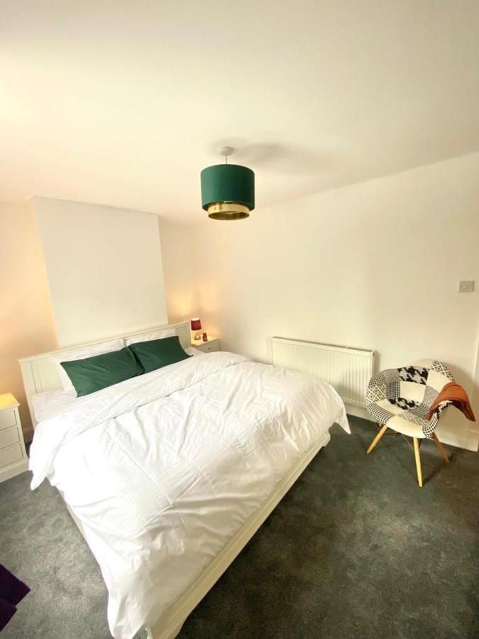 Medway Getaway - 3 Bed Home With Luxury Bathroom チャタム エクステリア 写真