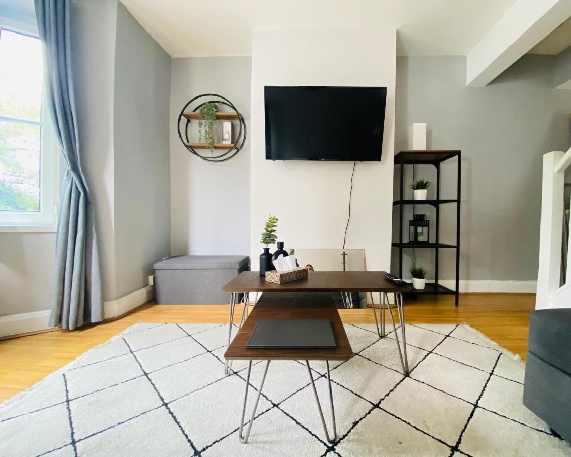 Medway Getaway - 3 Bed Home With Luxury Bathroom チャタム エクステリア 写真