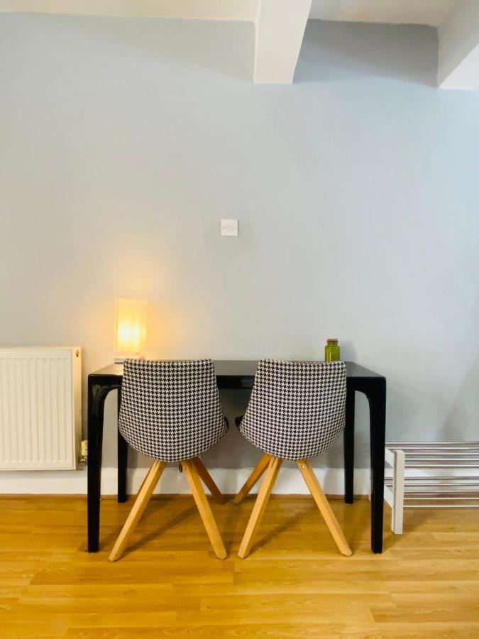 Medway Getaway - 3 Bed Home With Luxury Bathroom チャタム エクステリア 写真