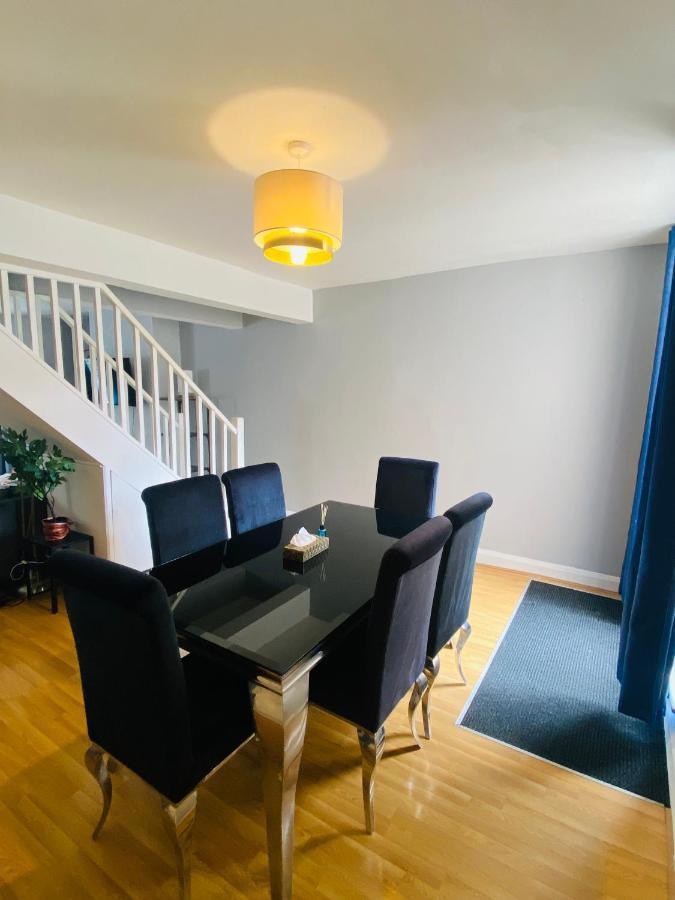 Medway Getaway - 3 Bed Home With Luxury Bathroom チャタム エクステリア 写真