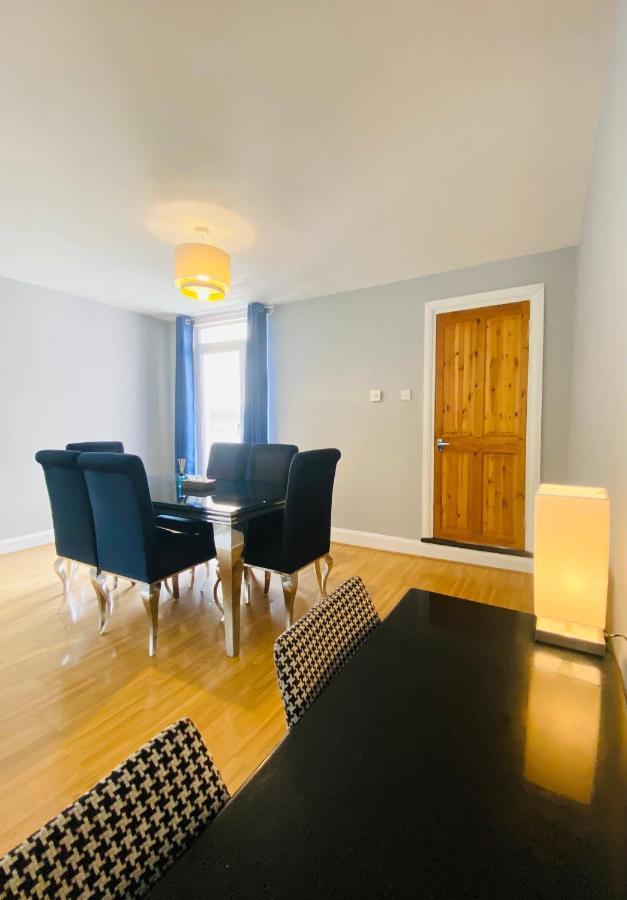 Medway Getaway - 3 Bed Home With Luxury Bathroom チャタム エクステリア 写真