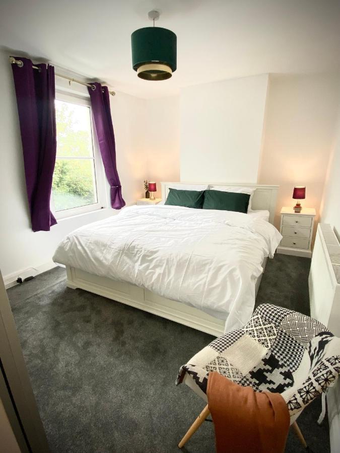 Medway Getaway - 3 Bed Home With Luxury Bathroom チャタム エクステリア 写真