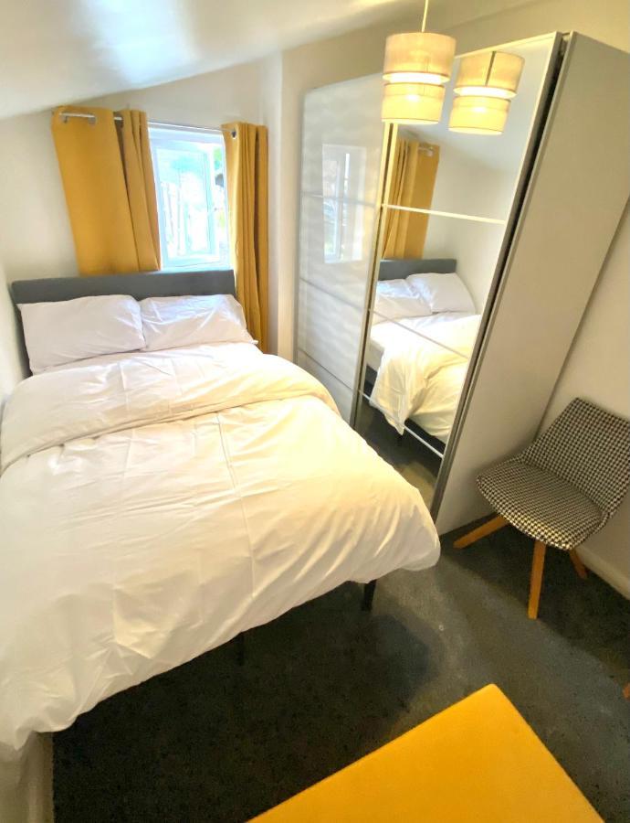 Medway Getaway - 3 Bed Home With Luxury Bathroom チャタム エクステリア 写真
