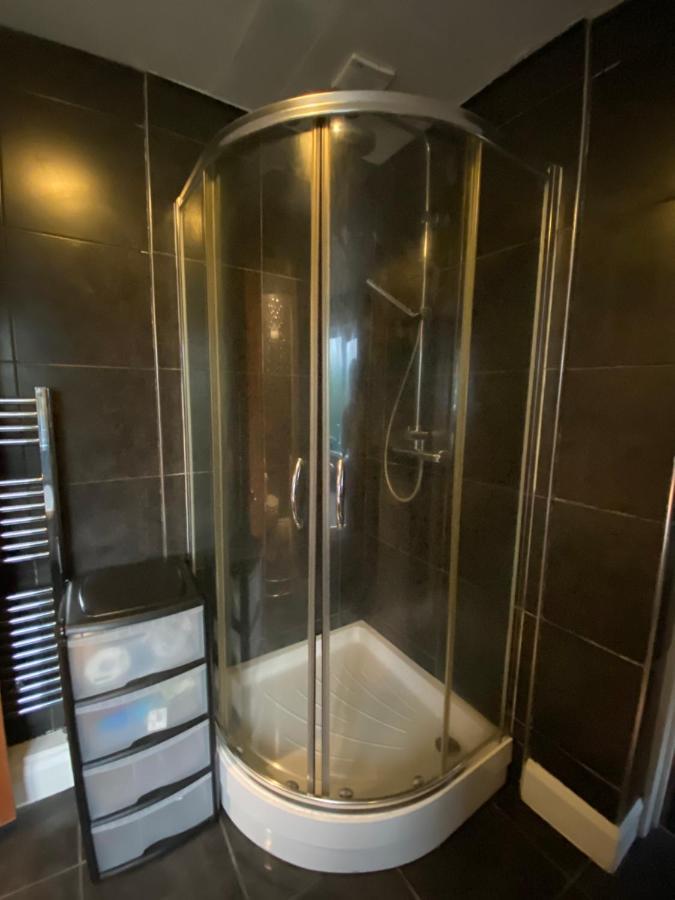 Medway Getaway - 3 Bed Home With Luxury Bathroom チャタム エクステリア 写真